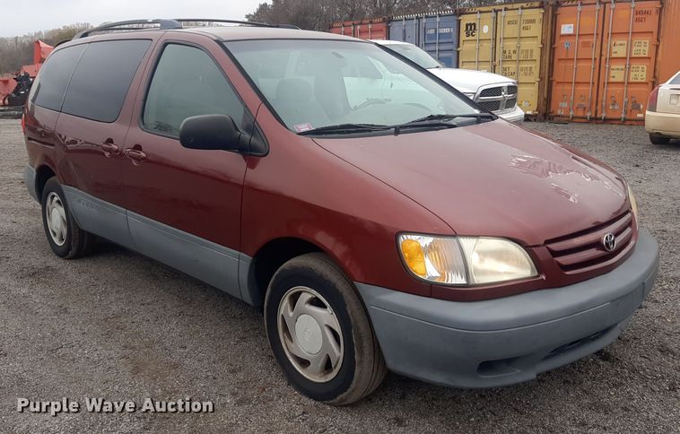 image for item LX9825 2001 Toyota Sienna  van
