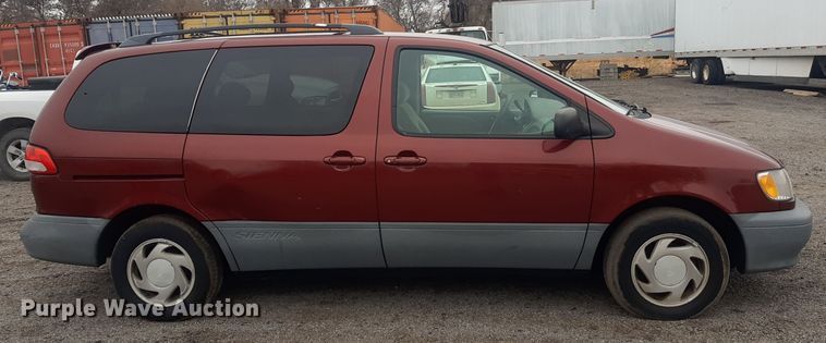 image for item LX9825 2001 Toyota Sienna  van