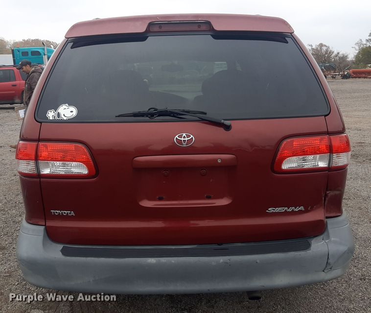 image for item LX9825 2001 Toyota Sienna  van
