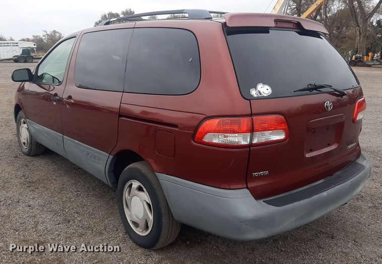 image for item LX9825 2001 Toyota Sienna  van