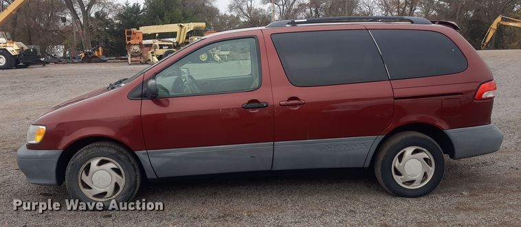 image for item LX9825 2001 Toyota Sienna  van