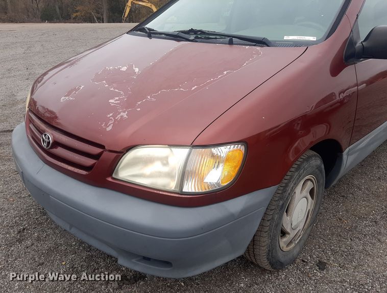 image for item LX9825 2001 Toyota Sienna  van