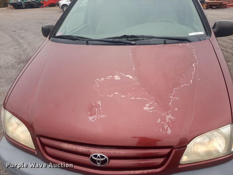 image for item LX9825 2001 Toyota Sienna  van