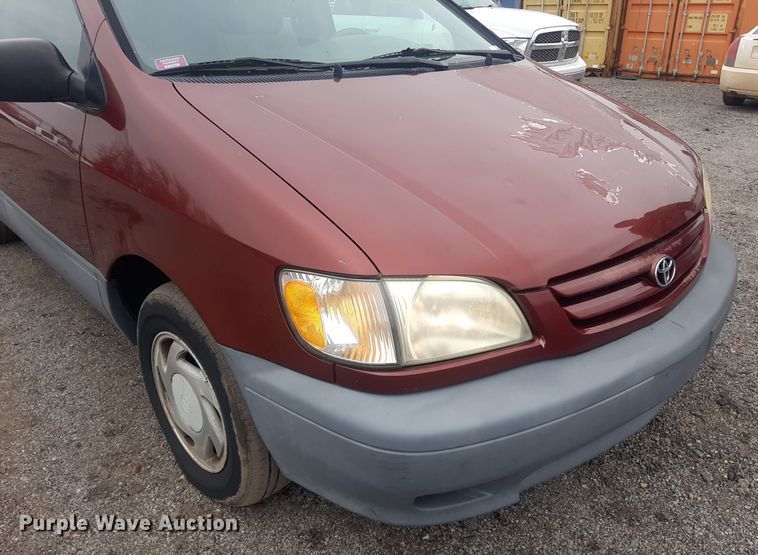 image for item LX9825 2001 Toyota Sienna  van