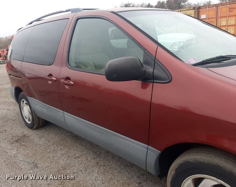 image for item LX9825 2001 Toyota Sienna  van