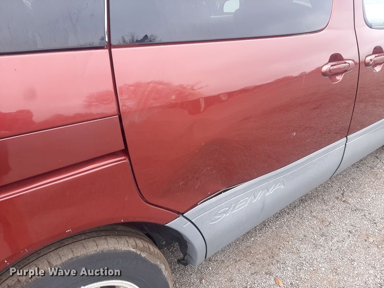 image for item LX9825 2001 Toyota Sienna  van