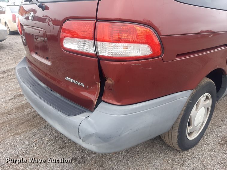 image for item LX9825 2001 Toyota Sienna  van