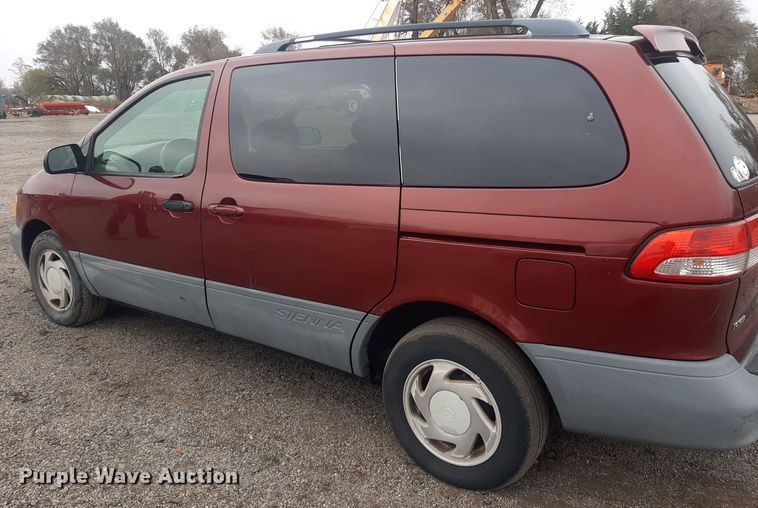 image for item LX9825 2001 Toyota Sienna  van