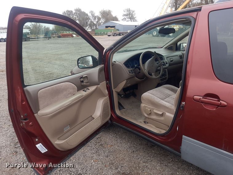 image for item LX9825 2001 Toyota Sienna  van