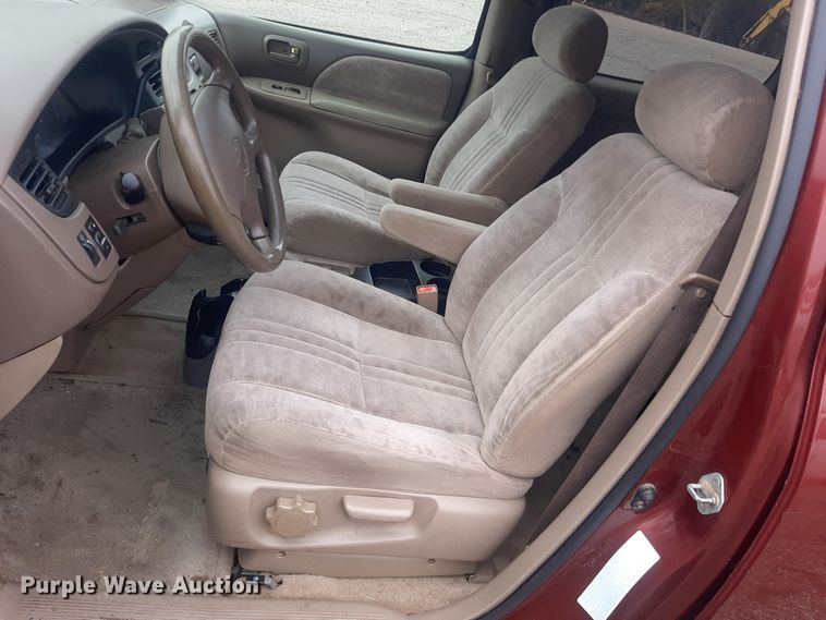 image for item LX9825 2001 Toyota Sienna  van