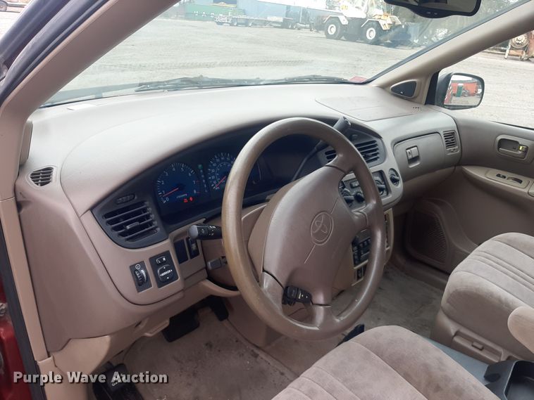 image for item LX9825 2001 Toyota Sienna  van