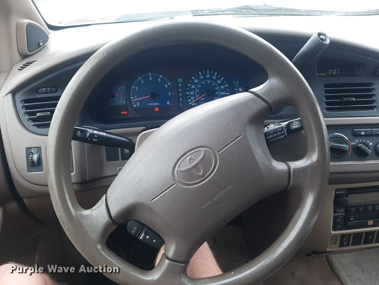 image for item LX9825 2001 Toyota Sienna  van