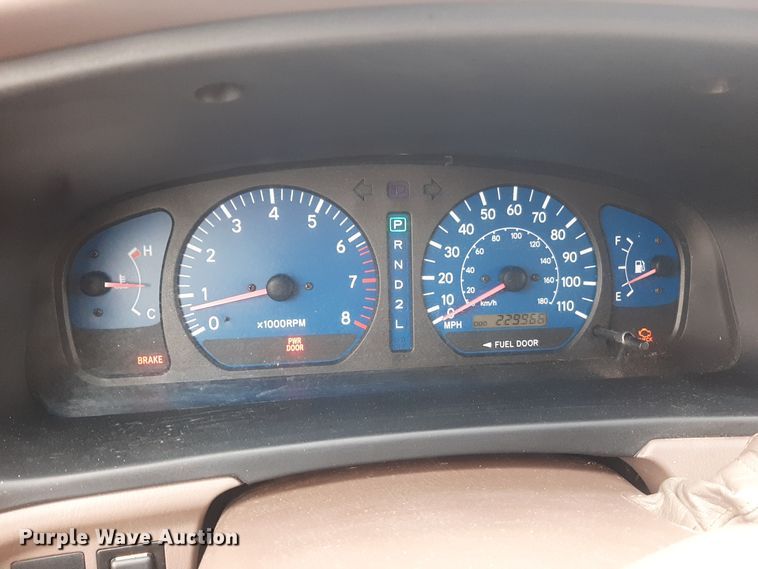 image for item LX9825 2001 Toyota Sienna  van