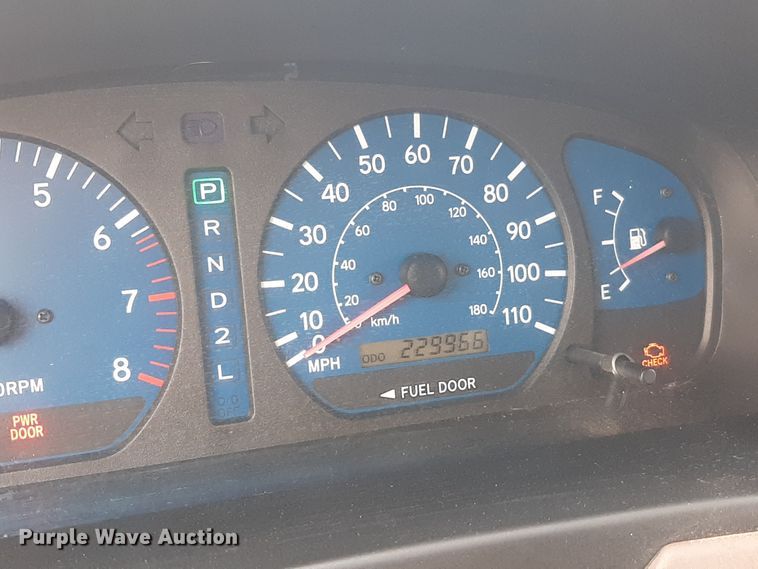 image for item LX9825 2001 Toyota Sienna  van