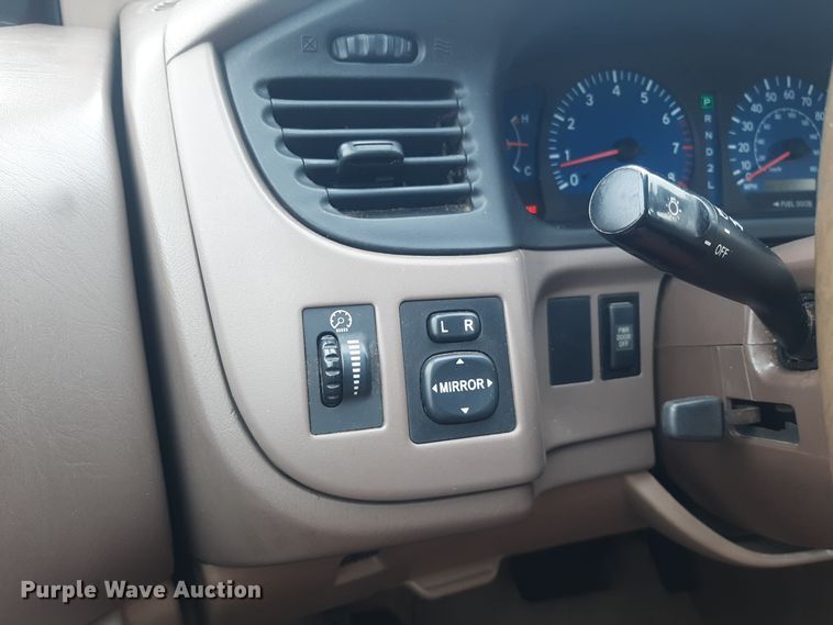 image for item LX9825 2001 Toyota Sienna  van