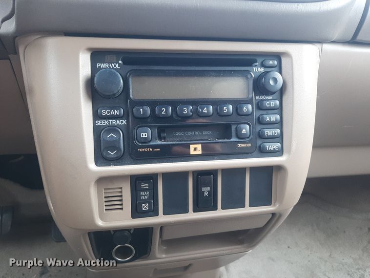 image for item LX9825 2001 Toyota Sienna  van