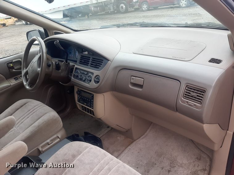 image for item LX9825 2001 Toyota Sienna  van