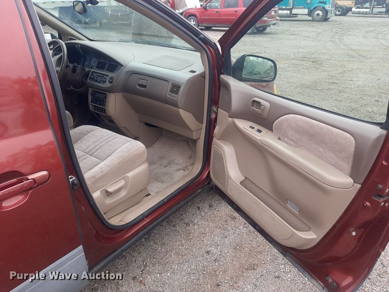 image for item LX9825 2001 Toyota Sienna  van