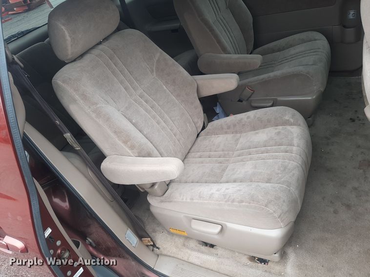 image for item LX9825 2001 Toyota Sienna  van