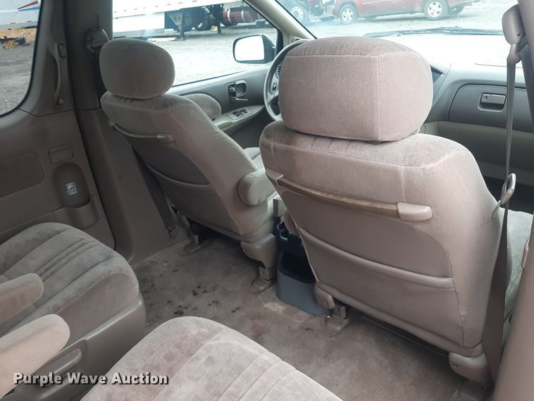 image for item LX9825 2001 Toyota Sienna  van