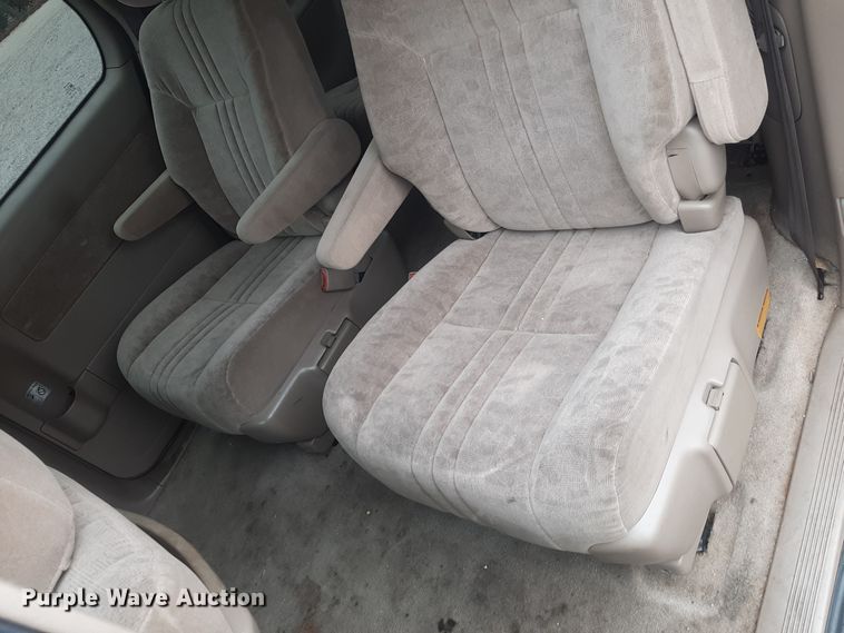 image for item LX9825 2001 Toyota Sienna  van