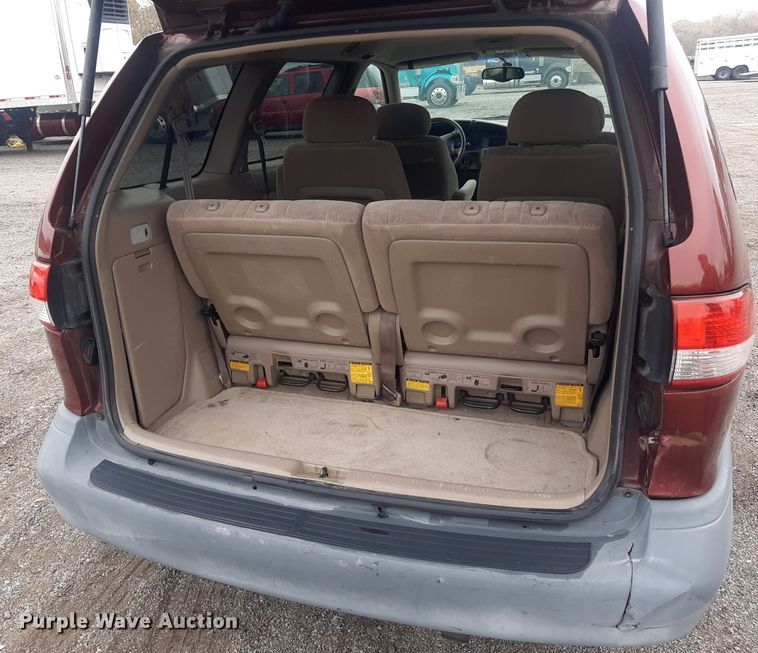 image for item LX9825 2001 Toyota Sienna  van