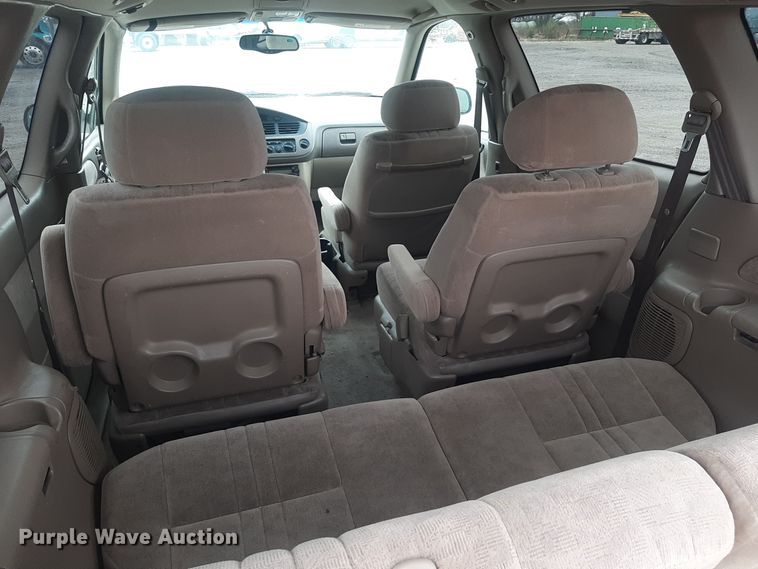 image for item LX9825 2001 Toyota Sienna  van