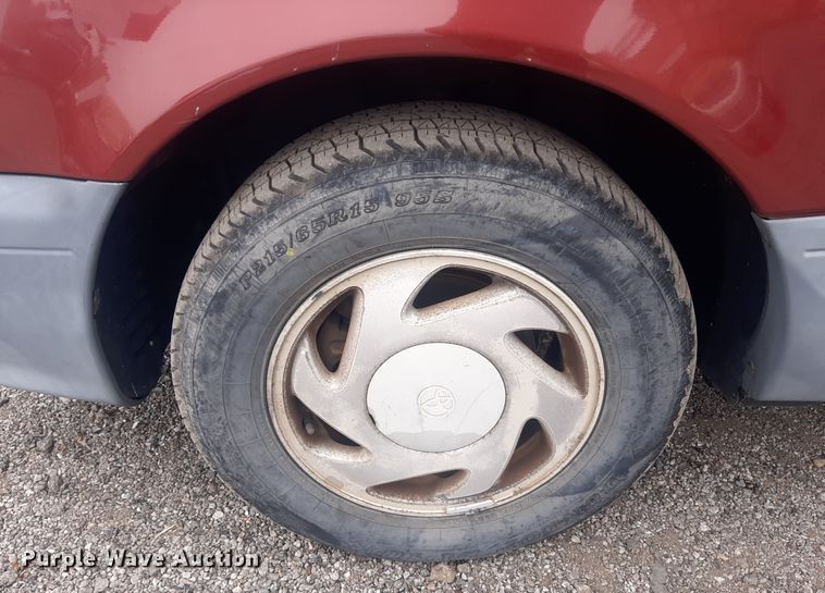 image for item LX9825 2001 Toyota Sienna  van