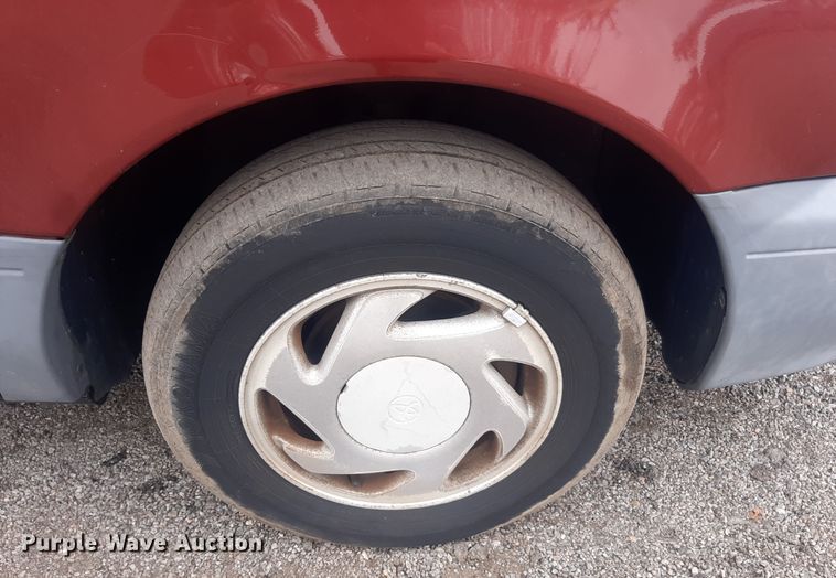 image for item LX9825 2001 Toyota Sienna  van