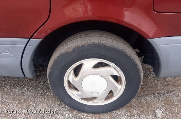 image for item LX9825 2001 Toyota Sienna  van