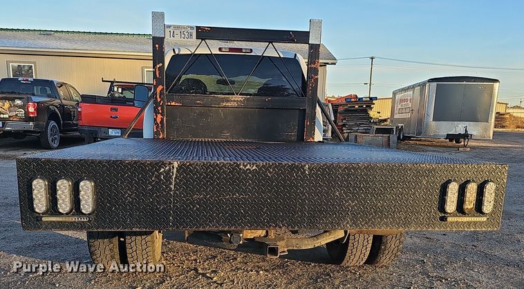image for item MH9512 2001 GMC Sierra 3500  Ext. Cab flatbed pickup truck