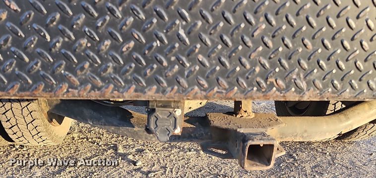 image for item MH9512 2001 GMC Sierra 3500  Ext. Cab flatbed pickup truck