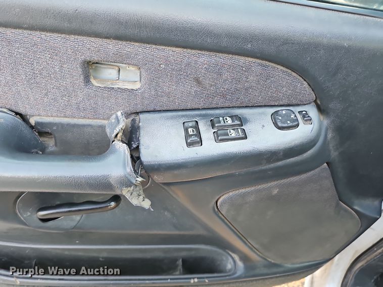 image for item MH9512 2001 GMC Sierra 3500  Ext. Cab flatbed pickup truck