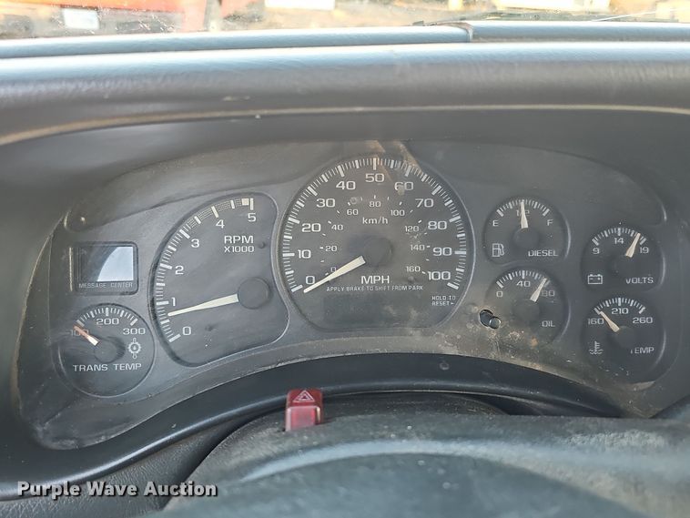 image for item MH9512 2001 GMC Sierra 3500  Ext. Cab flatbed pickup truck