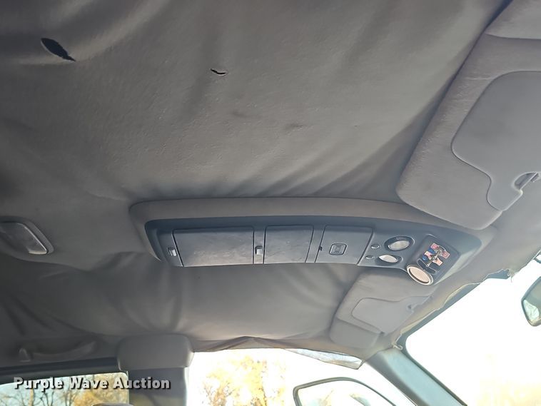 image for item MH9512 2001 GMC Sierra 3500  Ext. Cab flatbed pickup truck