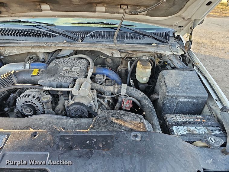 image for item MH9512 2001 GMC Sierra 3500  Ext. Cab flatbed pickup truck