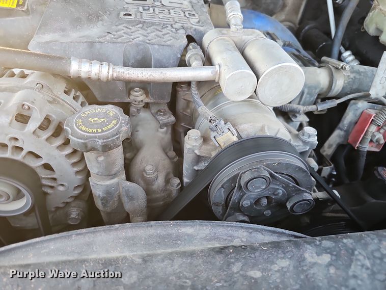 image for item MH9512 2001 GMC Sierra 3500  Ext. Cab flatbed pickup truck