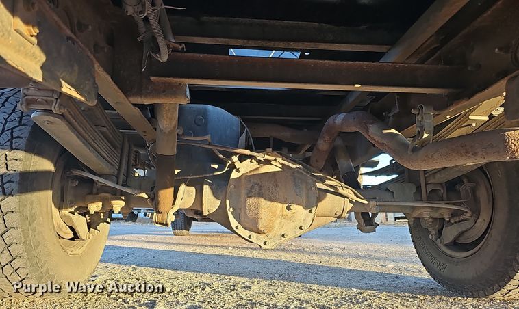 image for item MH9512 2001 GMC Sierra 3500  Ext. Cab flatbed pickup truck