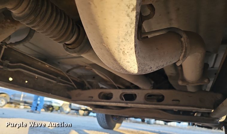 image for item MH9512 2001 GMC Sierra 3500  Ext. Cab flatbed pickup truck