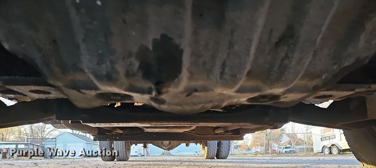 image for item MH9512 2001 GMC Sierra 3500  Ext. Cab flatbed pickup truck