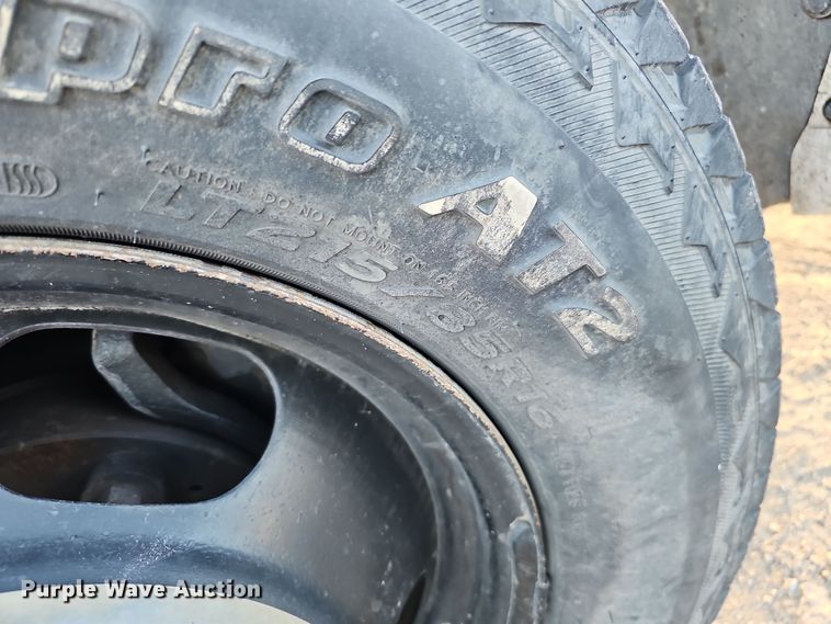 image for item MH9512 2001 GMC Sierra 3500  Ext. Cab flatbed pickup truck