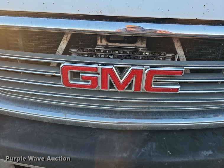 image for item MH9512 2001 GMC Sierra 3500  Ext. Cab flatbed pickup truck