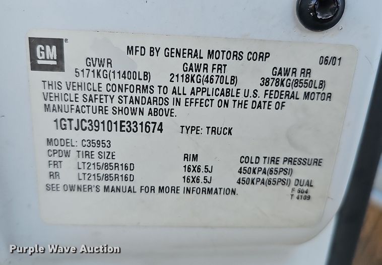 image for item MH9512 2001 GMC Sierra 3500  Ext. Cab flatbed pickup truck