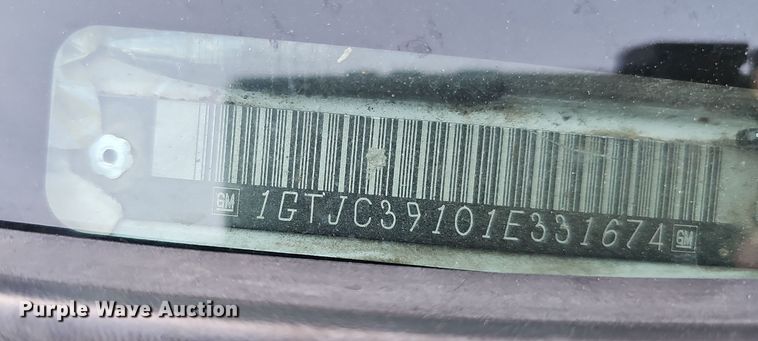 image for item MH9512 2001 GMC Sierra 3500  Ext. Cab flatbed pickup truck