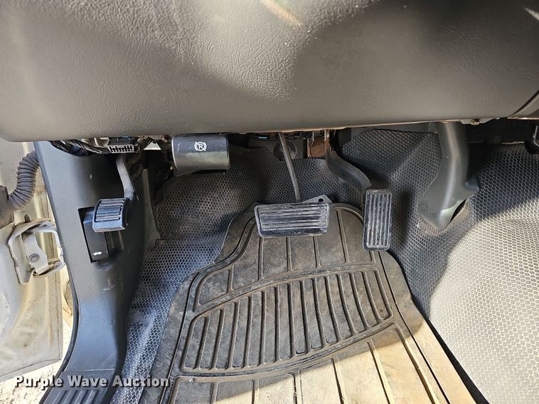 image for item MH9513 2005 Chevrolet Silverado 2500HD  Ext. Cab pickup truck