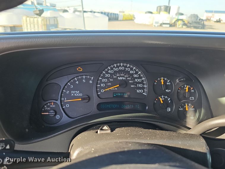 image for item MH9513 2005 Chevrolet Silverado 2500HD  Ext. Cab pickup truck