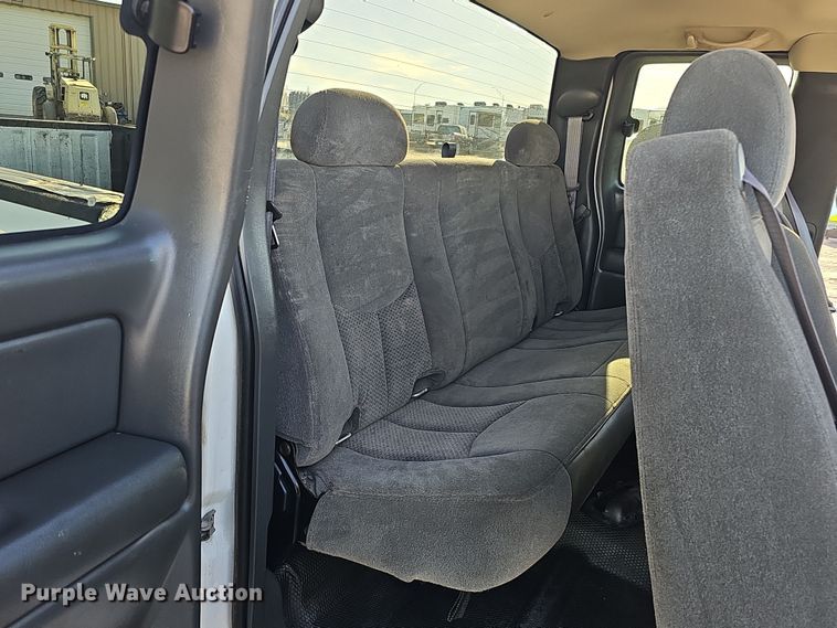 image for item MH9513 2005 Chevrolet Silverado 2500HD  Ext. Cab pickup truck