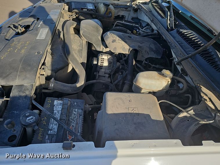 image for item MH9513 2005 Chevrolet Silverado 2500HD  Ext. Cab pickup truck