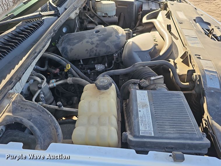 image for item MH9513 2005 Chevrolet Silverado 2500HD  Ext. Cab pickup truck