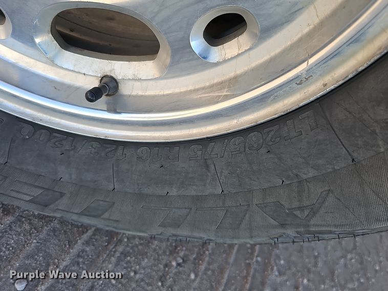 image for item MH9513 2005 Chevrolet Silverado 2500HD  Ext. Cab pickup truck